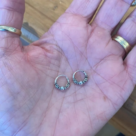 🎉 NEW‼️ STERLING SILVER BALI BALL SLEEPER EARRINGS ‼️ - Picture 5 of 5